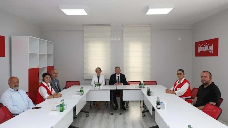 Vali Ziya Polat’tan Kızılay Kars Şubesi’ne Kuruluş yıldönümü ziyareti