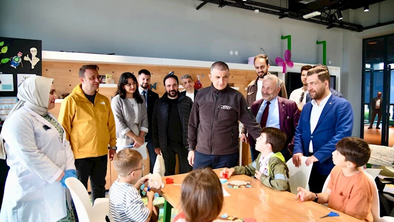 Haluk Bayraktar babasının adını taşıyan bilim merkezini ziyaret etti