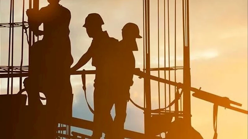 İnşaatta faaliyet artışı geçici, güven dipte