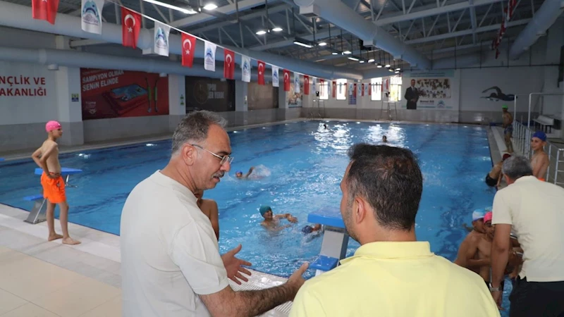 Eyyübiye Belediye Başkanı Mehmet Kuş gençleri havuza davet etti