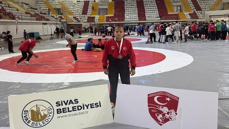 Minik Pehlivan Şaban Eymen Türkiye üçüncüsü oldu