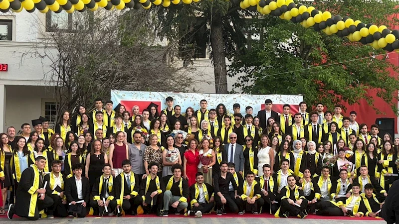 Ankara Lisesi’nde 101. mezuniyet coşkusu