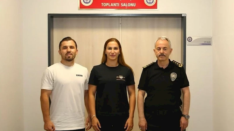 Milli Güreşçi Buse Tosun Çavuşoğlu’ndan Yalova İl Emniyet Müdürü Ümit Bitirik’e ziyaret