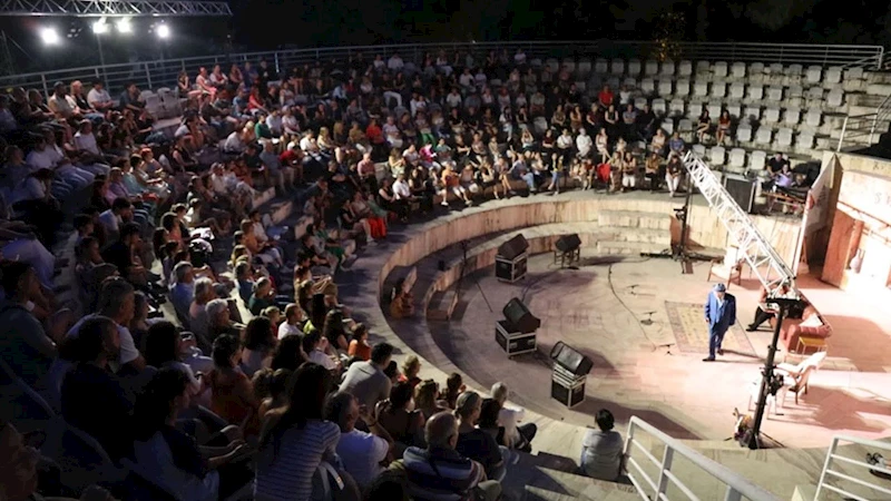 İzmir Efes Amfi Tiyatro