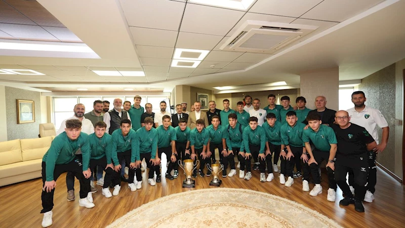 Kocaelispor’un şampiyon gençleri Büyükakın’a geldi