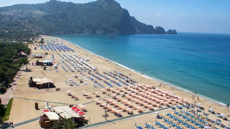 Alanya plajlarında fiyat şoku: Şezlong ve şemsiye ücretleri ikiye katlandı