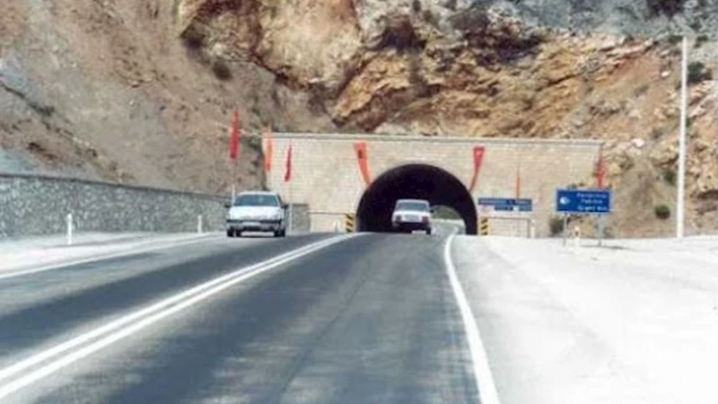 AK Parti Isparta Milletvekillerine yol eleştirisi! 