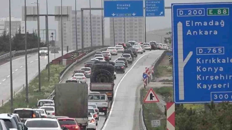 Bayram tatilinden dönüş başladı: Yollarda yoğunluk artıyor