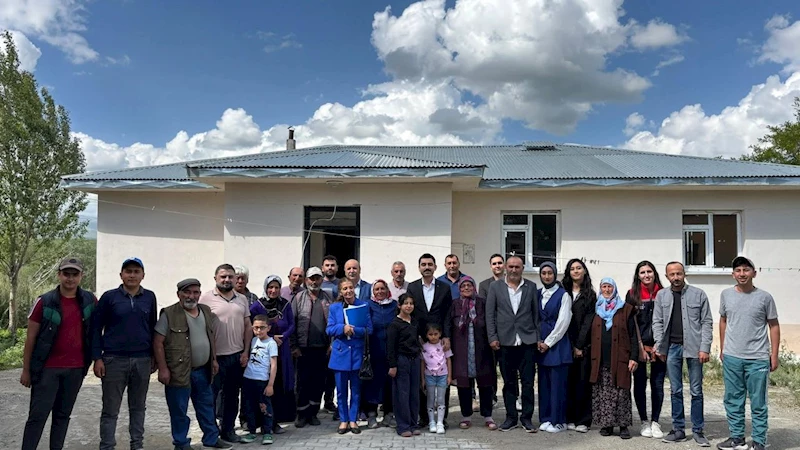 Susuz Kaymakamı Muhammed Emin Tutal, Şehit Aycan Değer’in kabrin de dua etti