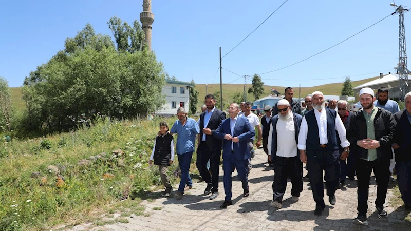Kars Valisi Ziya Polat, Karaçoban köyü’nde vatandaşlarla buluştu
