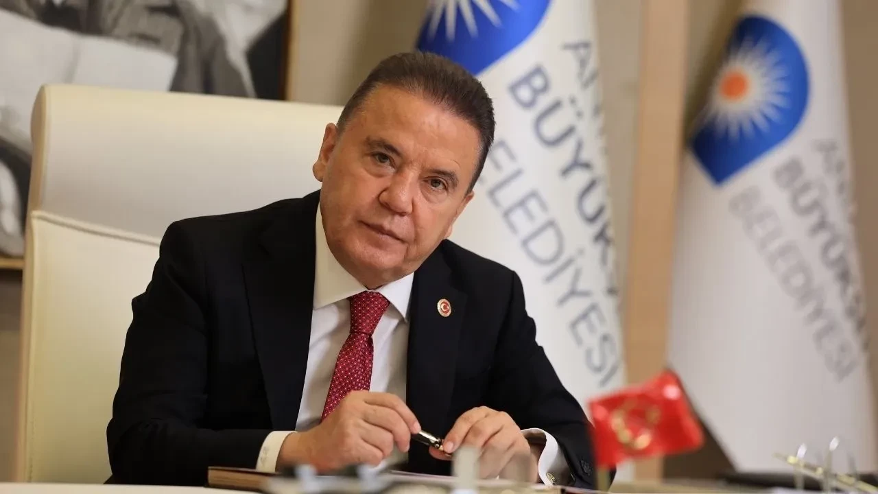 Muhittin Böcek kalp rahatsızlığı nedeniyle hastaneye kaldırıldı