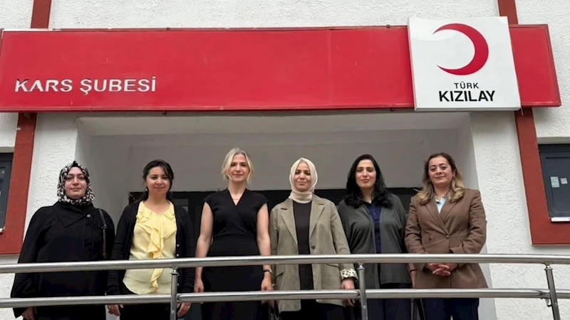AK Parti Kars Milletvekili Adem Çalkın’ın eşi Aydan Çalkın’dan Türk Kızılay Kars İl Başkanlığı’na anlamlı ziyaret