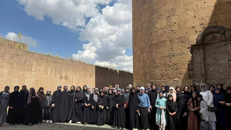 Tarihle kardeşlik buluşması: Kuran kursu öğrencilerden Ani Ören yeri’ne anlamlı ziyaret