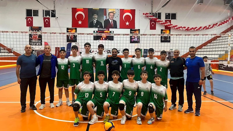 Kars’ta voleybol heyecanı: Anadolu Yıldızlar Ligi’nde öğrenciler yarı finale yükseldi