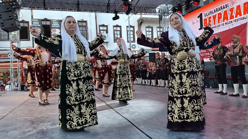 Sıcak havalara rağmen Beypazarı’nda turizm hareketliliği sürüyor