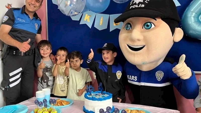 Minik Çınar’a polislerden sürpriz doğum günü kutlaması
