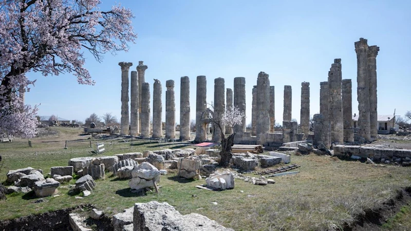 Uzuncaburç Antik Kenti