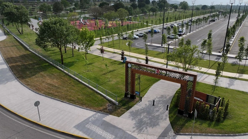Aileler Başiskele Seymen Millet Bahçesinde keyifli vakit geçiriyor